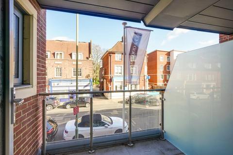 2 bedroom apartment to rent, Queens Road, Weybridge, Surrey, KT13