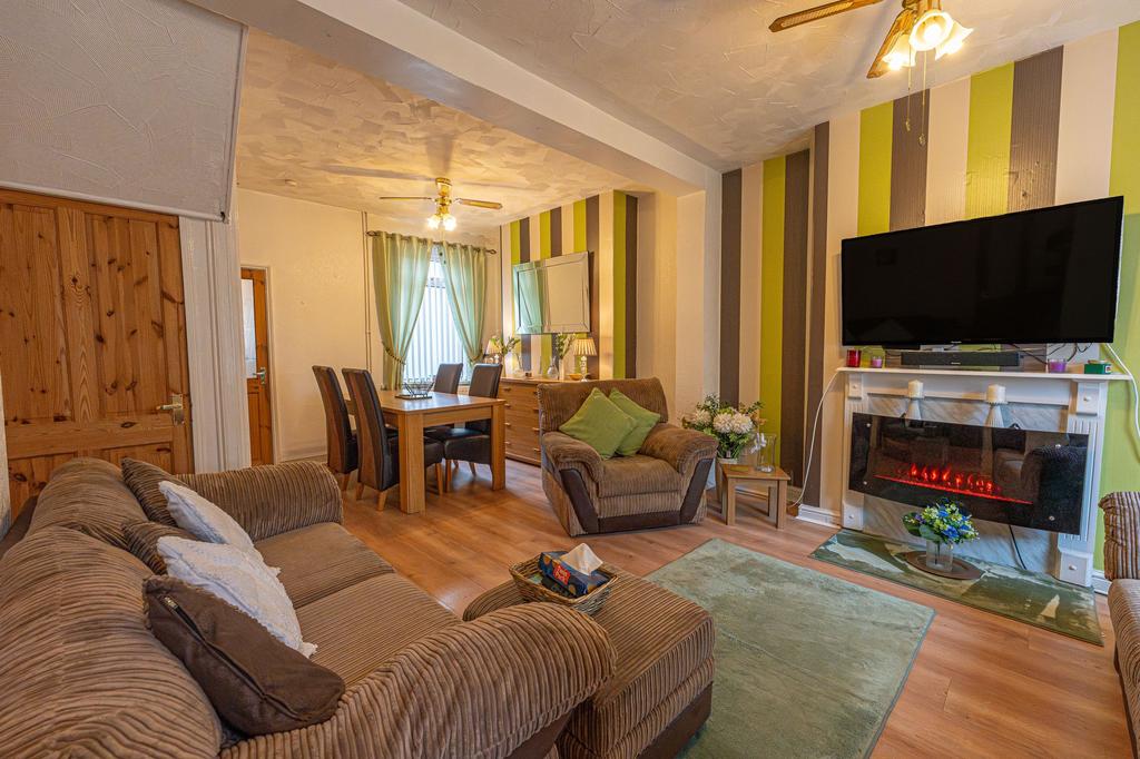 Living/dining room
