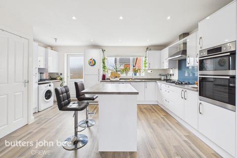 4 bedroom detached house for sale, Alfred King Close, Crewe