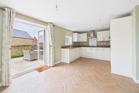undefined, Roberts Road, Silverstone, NN12