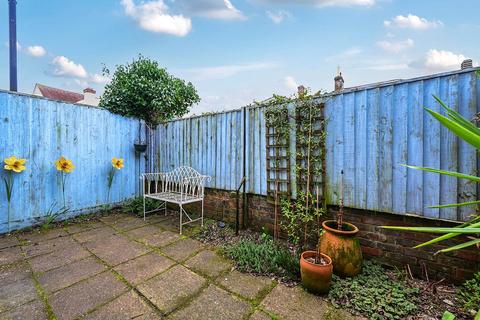 1 bedroom flat for sale, Englefield Close, Surrey TW20