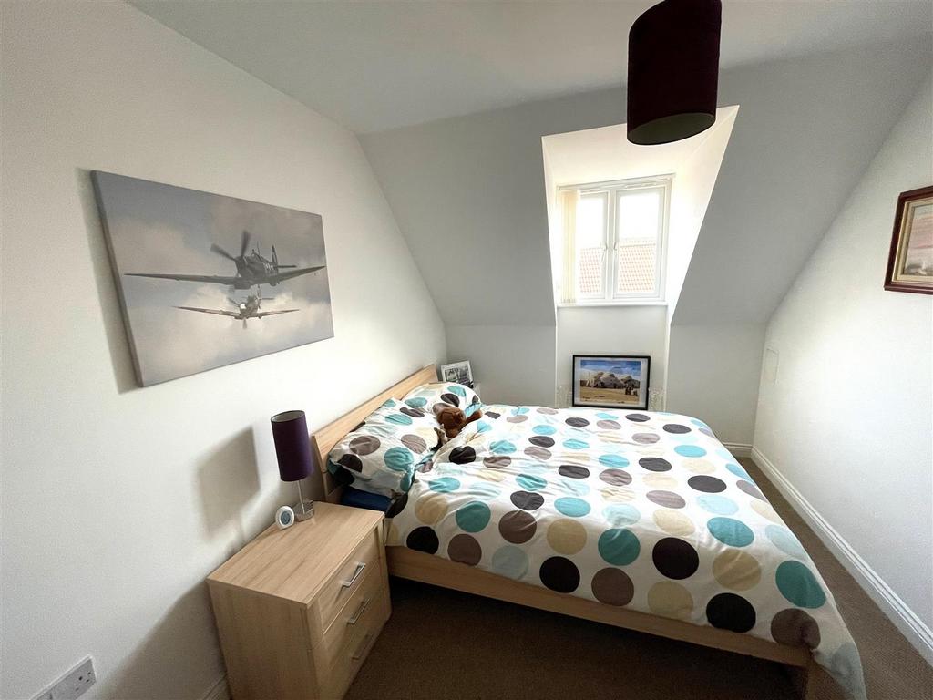 Bed 2.jpg