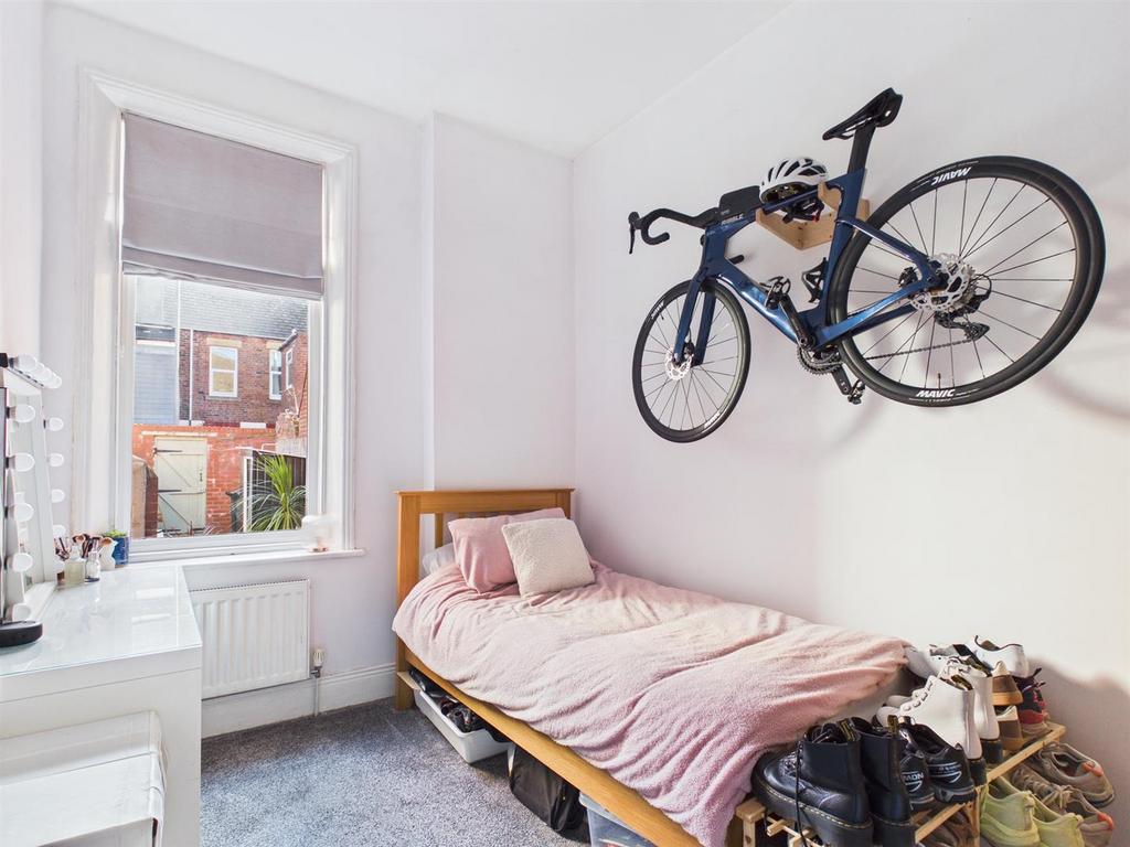 Bed 2.jpg