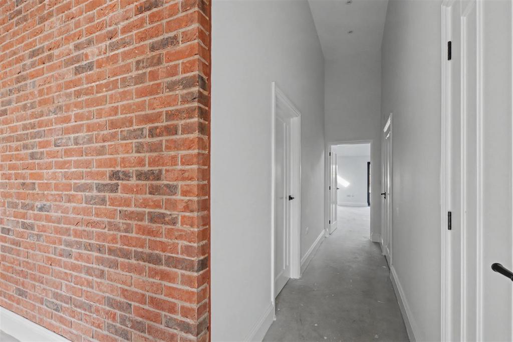 Hallway 1.jpeg
