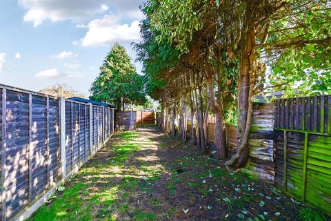 undefined, Warwick Avenue, Surrey TW18
