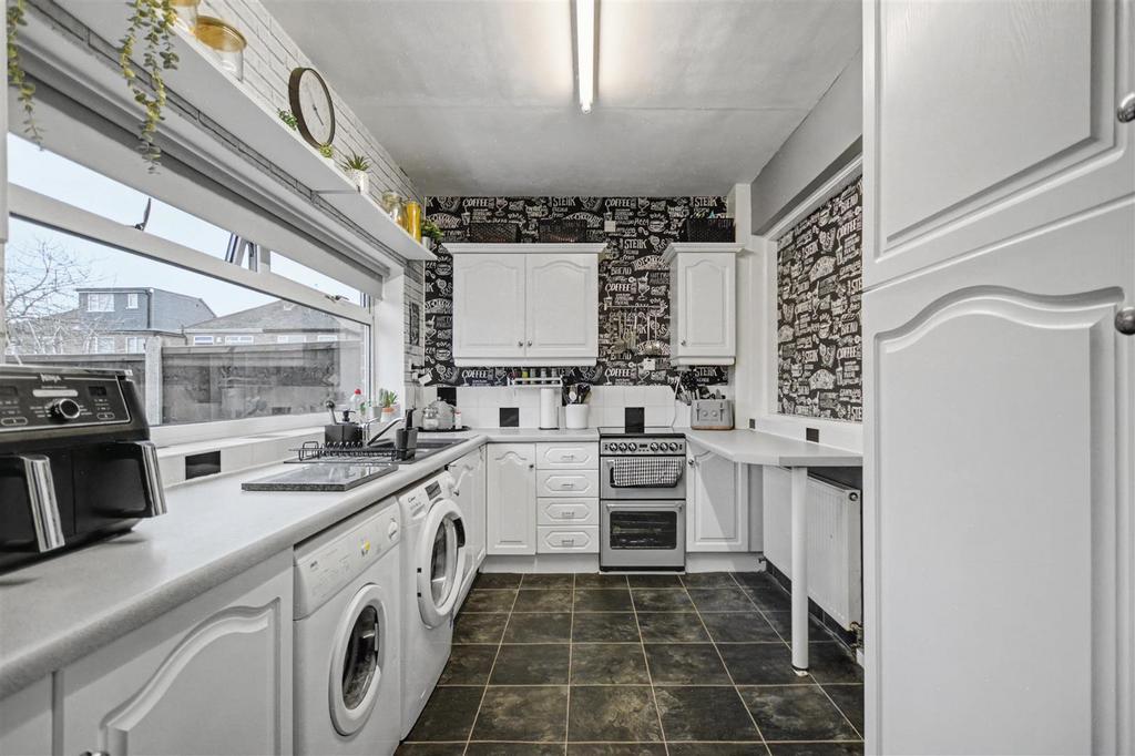 Kitchen 1.jpeg