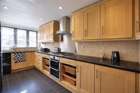 3 bedroom terraced house for sale, Culpepper Road, Rainham