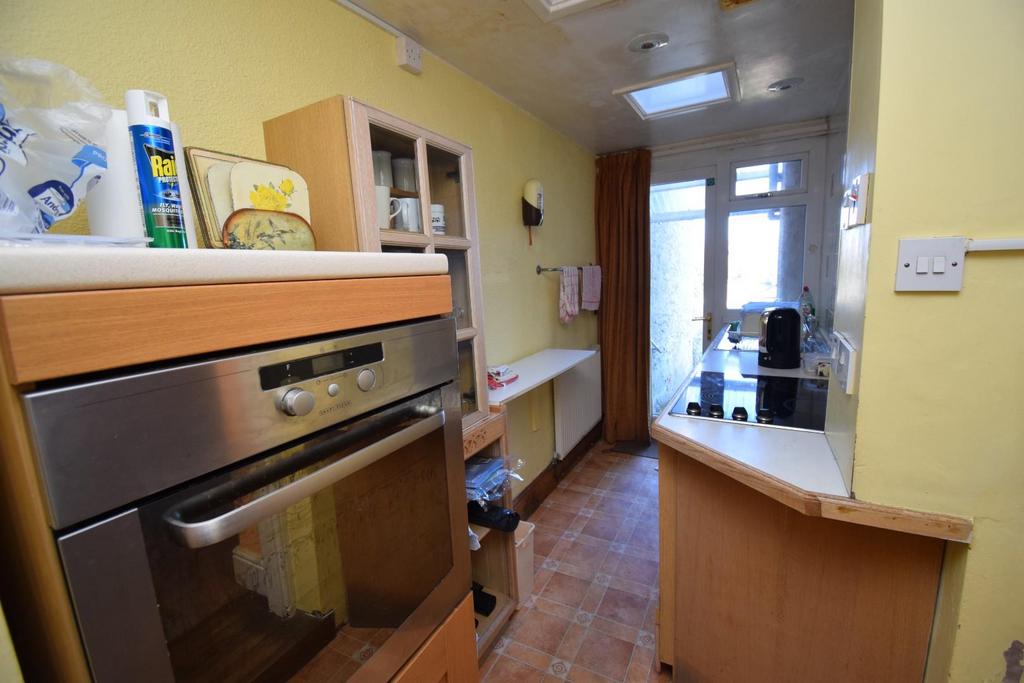 Kitchen (1).JPG