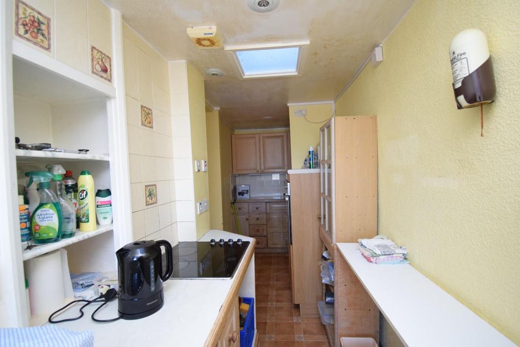 Kitchen (2).JPG