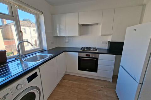 1 bedroom apartment to rent, Grove Crescent, Kingston Upon Thames, KT1