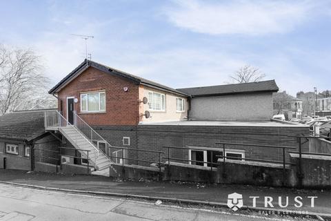 3 bedroom flat to rent, Batley Irish Democratic League Club, Flat 1