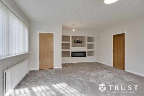 3 bedroom flat to rent, Batley Irish Democratic League Club, Flat 1
