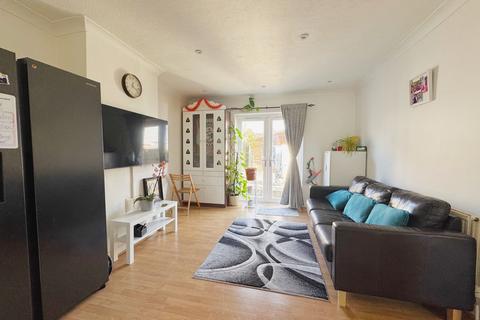 3 bedroom house to rent, Goldbeaters Grove, Edgware, HA8
