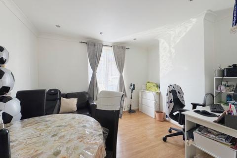 3 bedroom house to rent, Goldbeaters Grove, Edgware, HA8