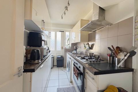 3 bedroom house to rent, Goldbeaters Grove, Edgware, HA8