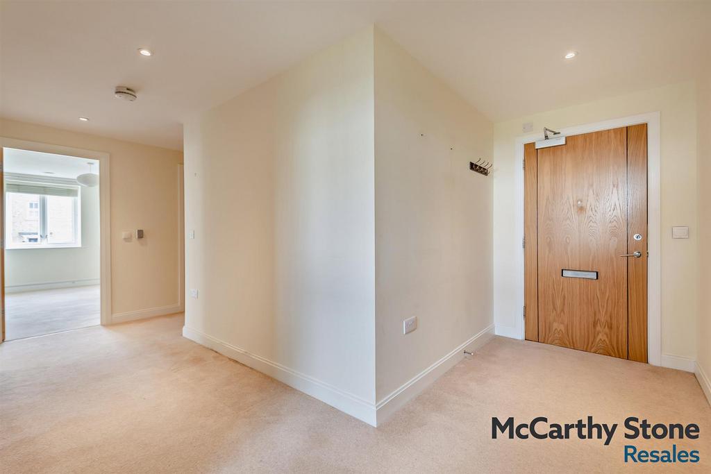 8681010-interior03-800.jpg