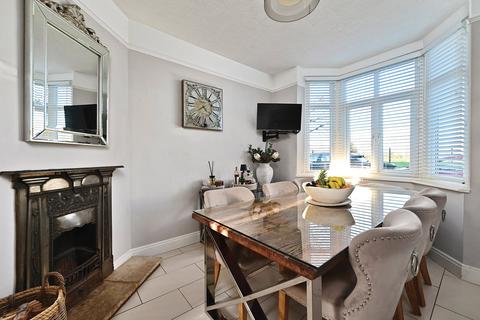 3 bedroom terraced house for sale, Field View, Feltham TW13