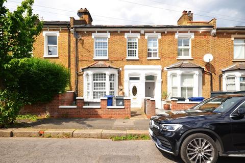 6 bedroom terraced house to rent, Gloucester Road, Acton Central, W3 8PD