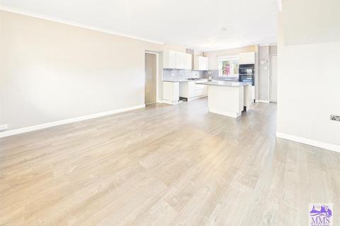 6 bedroom end of terrace house for sale, Bader Crescent, Chatham