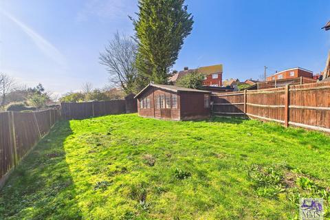 6 bedroom end of terrace house for sale, Bader Crescent, Chatham