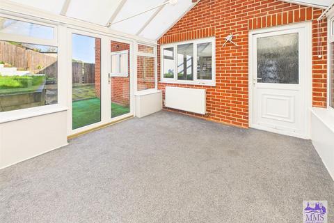 6 bedroom end of terrace house for sale, Bader Crescent, Chatham
