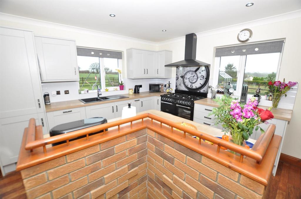 Open Plan Kitchen / Dining / Family Room