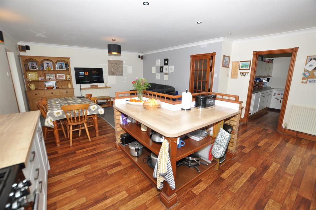 Open Plan Kitchen / Dining / Family Room