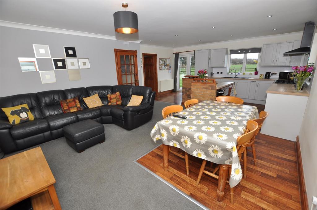 Open Plan Kitchen / Dining / Family Room