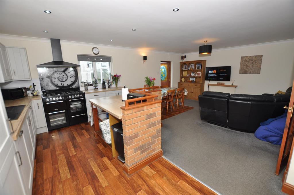 Open Plan Kitchen / Dining / Family Room