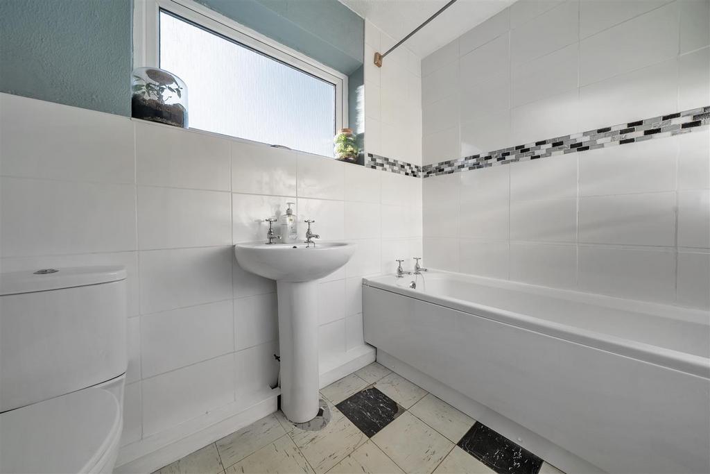 Bathroom h.jpg