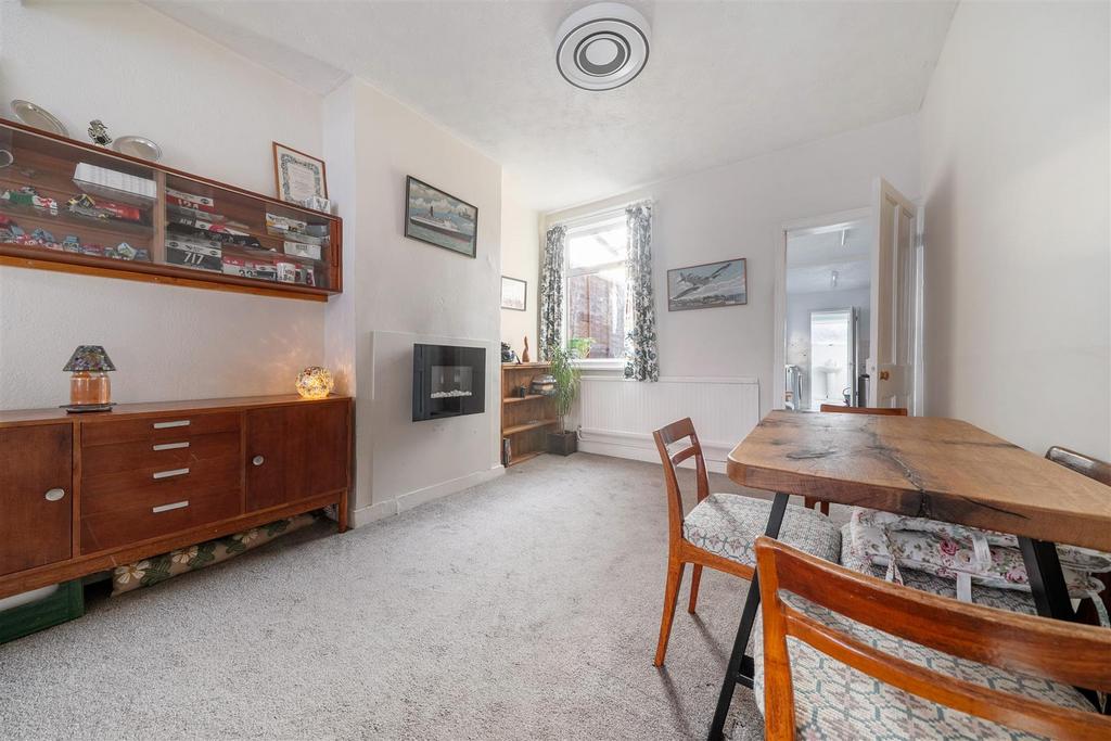 Dining area h.jpg