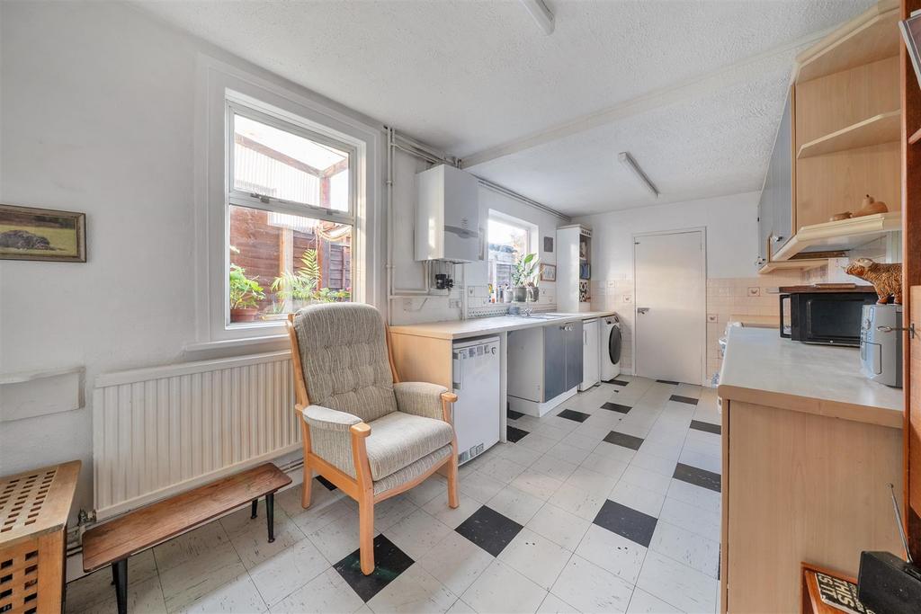 Kitchen i h.jpg