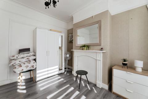 undefined, Lonsdale Avenue, East Ham, London, E6