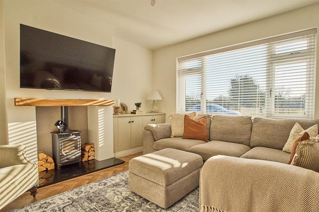 Lounge to Front