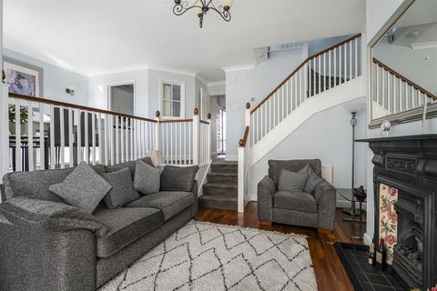 4 bedroom semi-detached house for sale, Mount View Road, North Chingford