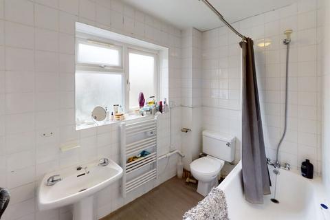 undefined, Guildford Park Avenue, Guildford, GU2