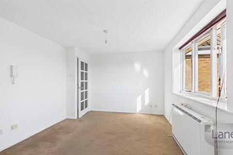 1 bedroom apartment for sale, Waddington Close, Enfield