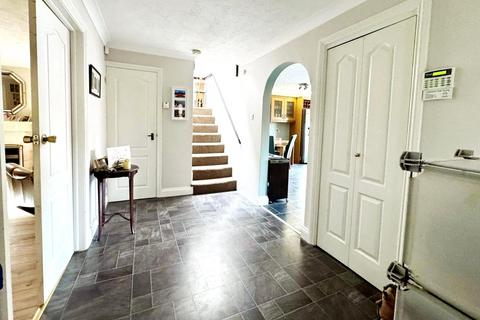 undefined, Moor End, Holyport, Maidenhead, Berkshire, SL6