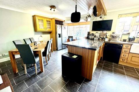 undefined, Moor End, Holyport, Maidenhead, Berkshire, SL6