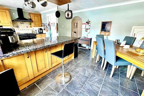 undefined, Moor End, Holyport, Maidenhead, Berkshire, SL6