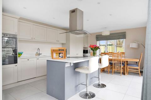 undefined, Perry Way, Four Marks  GU34