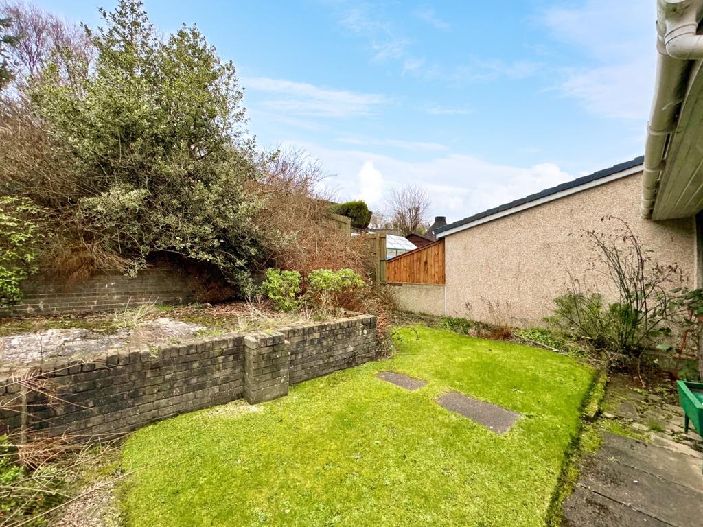 Munnoch Crescent  garden