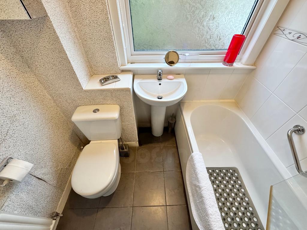 Munnoch Crescent  Bathroom