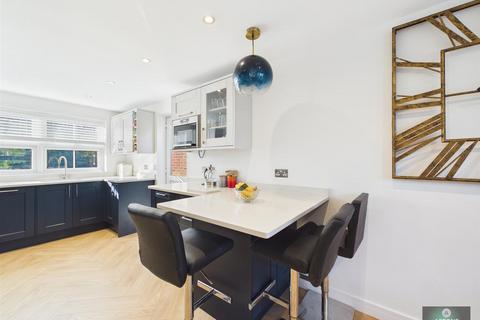 3 bedroom detached house for sale, Salterns Road, Maidenbower RH10