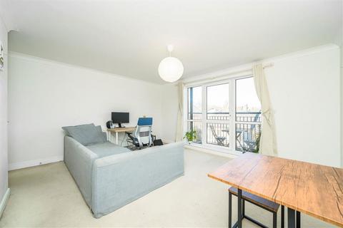 1 bedroom flat for sale, Candle Street, London E1