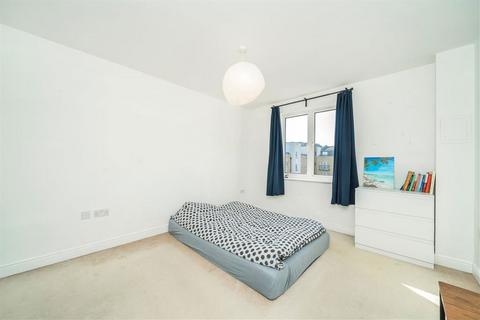 1 bedroom flat for sale, Candle Street, London E1