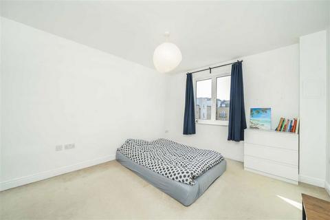 1 bedroom flat for sale, Candle Street, London E1