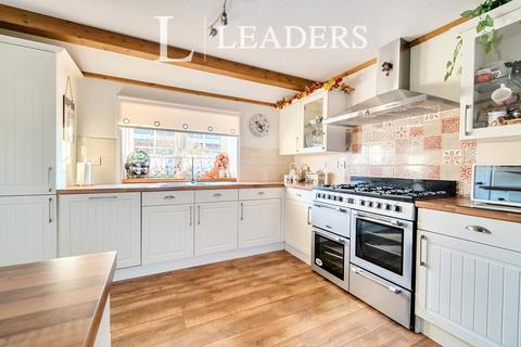 2 bedroom detached house for sale, Maidstone Road, Paddock Wood, Tonbridge