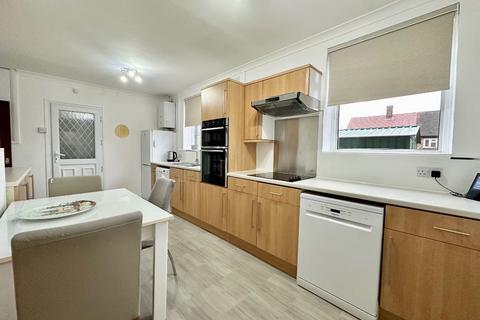 3 bedroom end of terrace house for sale, Petersfield Avenue, Harold Hill, Romford