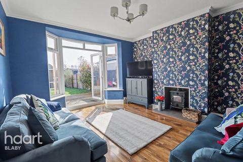 3 bedroom semi-detached house for sale, Little Glen Road, Leicester